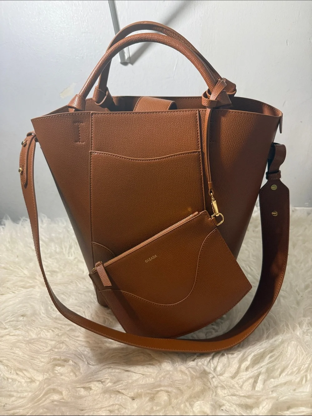 OLEADA Classic Tan Leather Shoulder Bag - Women Medium